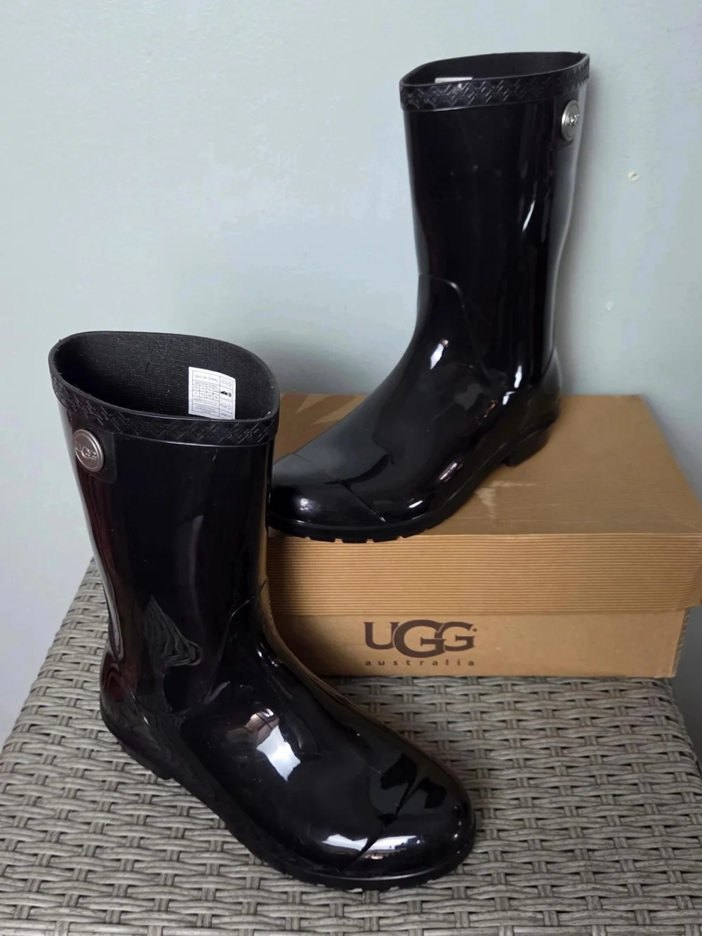 UGG Women's 7 Rain Boots Tall Mid-Calf Glossy Black Waterproof High Gloss Sienna